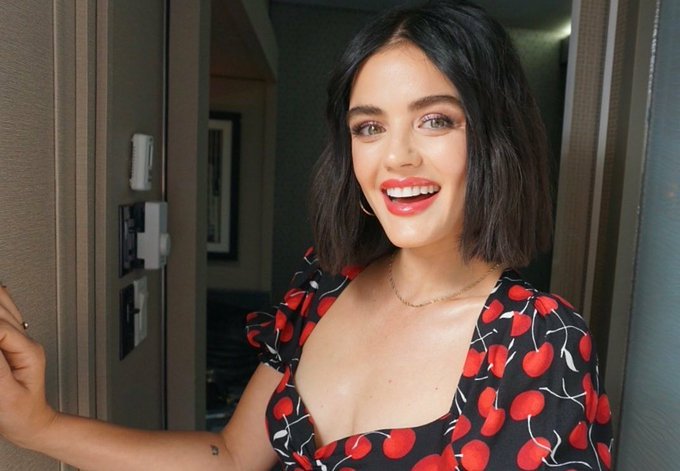 PLLBrasil's tweet photo. Hoje tem Teen Choice Awards e a nossa Diva Lucy vai ser a apresentadora. O Teen Choice começa as 21:00 no canal Warner Chanel https://t.co/wrbLr2Ficv