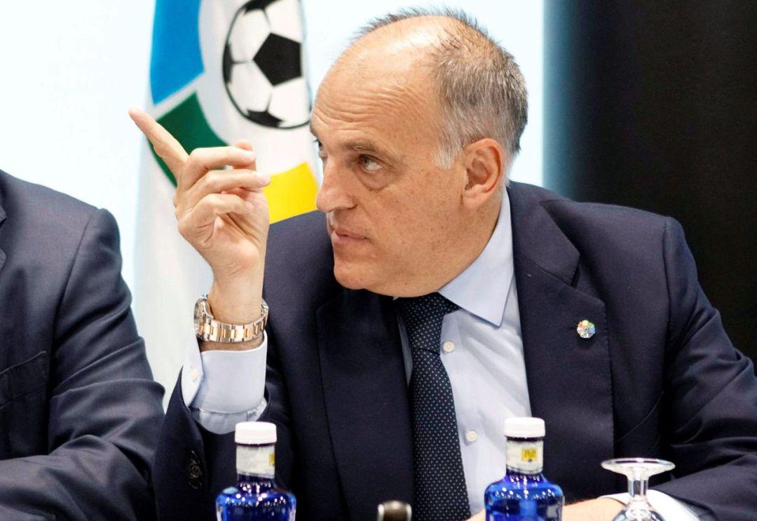 Losotros18's tweet photo. #DATO Evolución del sueldo de Javier Tebas como presidente de #LaLiga

👉 2013: 348.000 €
👉 2014: 425.000 €
👉 2017: 879.033 €
👉 2018-2021: 1.200.000 € +250.000 € según variables https://t.co/ar5IFZyveB