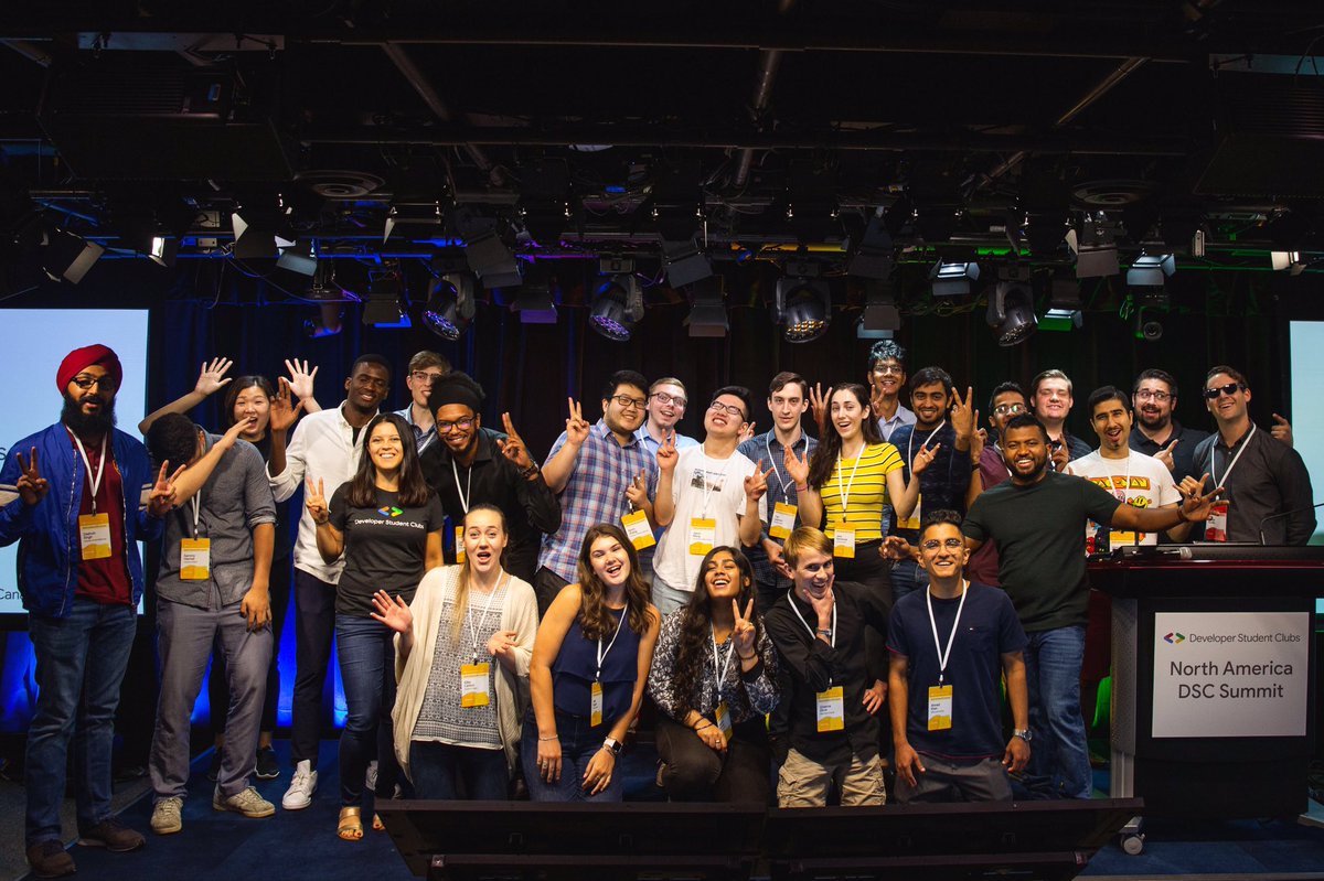 lenztpaul's tweet photo. On my way home from the first DSC summit of the year in the home of the champs in Toronto! It was an amazing weekend with the other Canadian leads and the #Google team. Looking forward to work with together with this great community #CanadaDSC2019 #VIU #VIUniversity https://t.co/2RhB3UTXLA