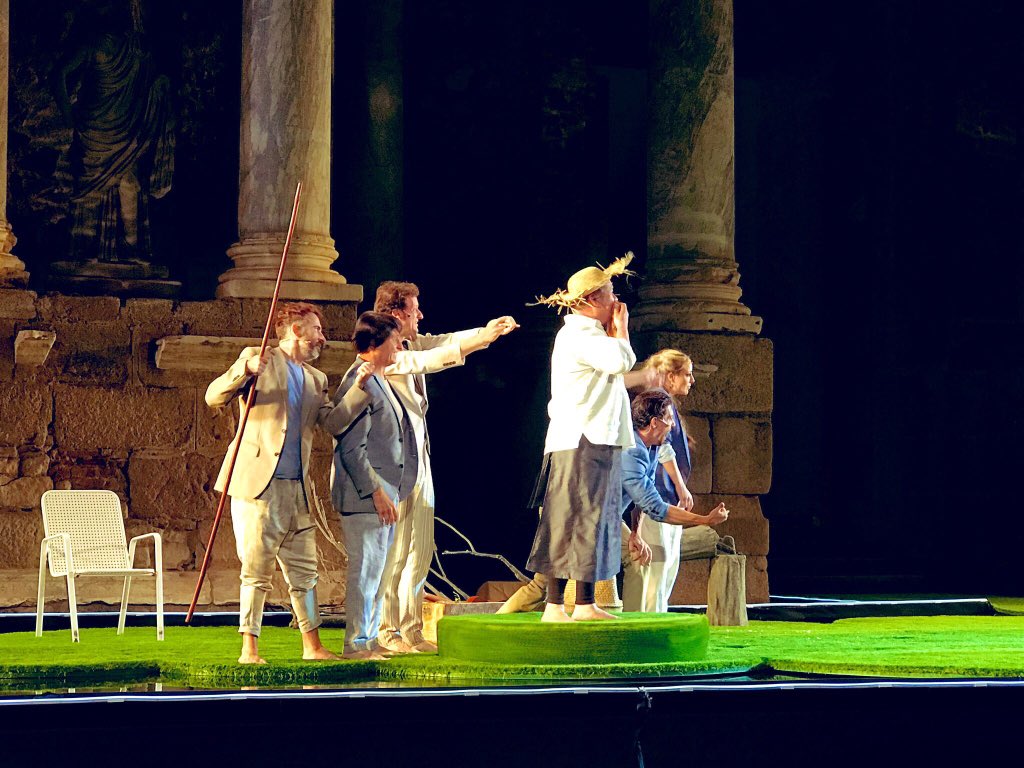 a_palaccios's tweet photo. #Metamorfosis,fascinante, divertida y emocionante,una noche de magia y fantasía con reparto y escenografia espectacular @festivalmerida #merida65
Enhorabuena! @Adrian_Lastra
@CFConchaVelasco, @PepeViyuelactor,
@edusotomoreno,@castropilar, @belencue,@secundelarosa
@serranodavid75 https://t.co/EF2h5FmWPQ
