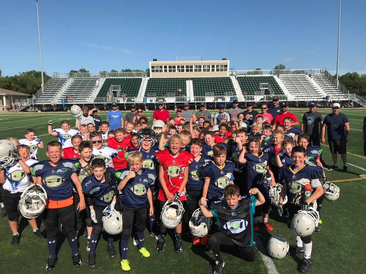 CoachRyanHall's tweet photo. #KickOffCamp finished great with the group B teams! #49ers #Cowboys #Generals #Seahawks #GriffinsBlue #nongoldGriffinsGold @SafeContact @FootballSask #MightyMites #6aside #LTAD @FootballCanada https://t.co/c5f2g1butp