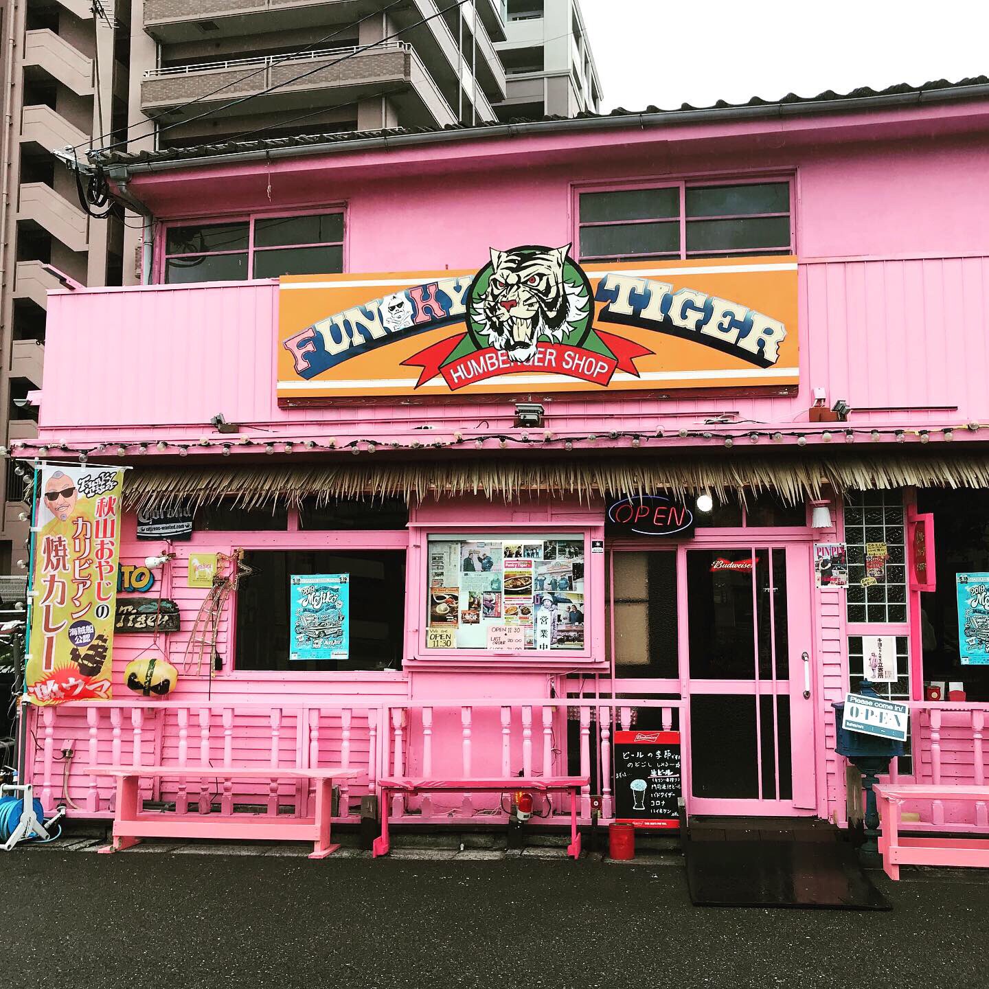 ロバート秋山 公式】ロバート秋山 自分自身をさらけ出した体モノマネTシャツ