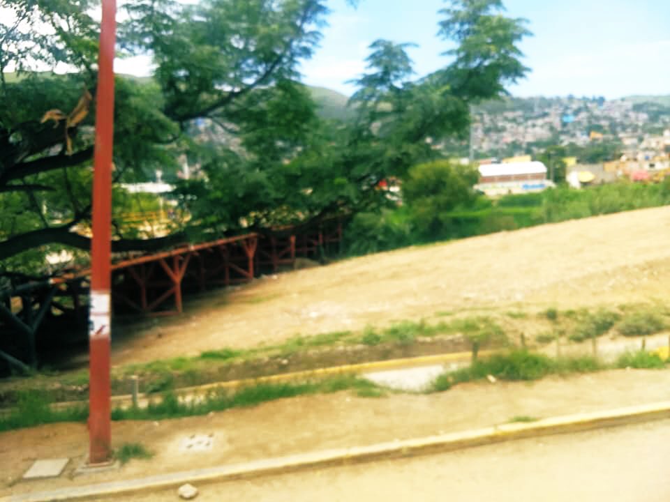 COAOAmbiental's tweet photo. #ElPlayón, #RíoAtoyac.
A pesar del desalojo de grupos sociales, se puede apreciar el gran daño ecológico, por el relleno con material y tierra a la margen del río.
#COAO pide a las autoridades, un #ProyectoSustentable, con el mínimo de #ImpactoAmbiental. https://t.co/QohM6rF06s