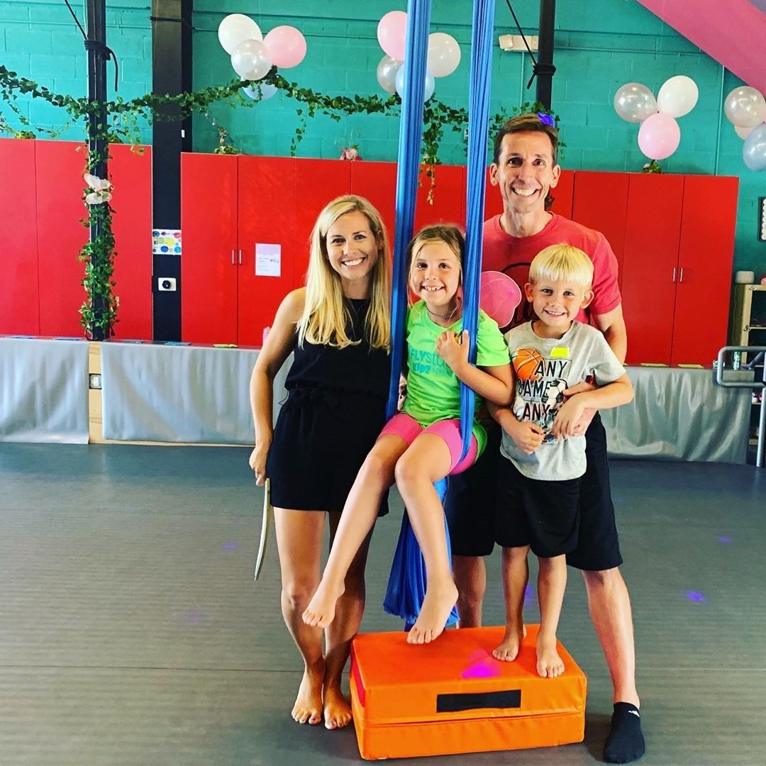 FlyStudiosKidz's tweet photo. Repost: Birthday Girl! // AMAZING birthday party! Hope to see you back next year! 💫🤸🏼‍♂️🎉
.
#BirthdayPartyHosts #Free2BFly #AerialArts #RedondoBeach https://t.co/ZKpepEKL86