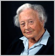 phalpern's tweet photo. A Century of Braving the Elements:  A 100th Birthday Salute to Astronomer Margaret Burbidge: https://t.co/cfGvMgQN4g  #MargaretBurbidge #MargaretBurbidge100     @MarcusChown @ProfBrianCox @AstroKatie @lirarandall @DrBrianMay @BadAstronomer @DrStuClark @briankeating @JannaLevin https://t.co/QlJkVoMvUX