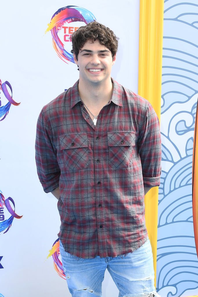 KatiVianna's tweet photo. Noah Centineo foi de camisa... Infelizmente #TeenChoiceAwards https://t.co/F1cWgrOEbB