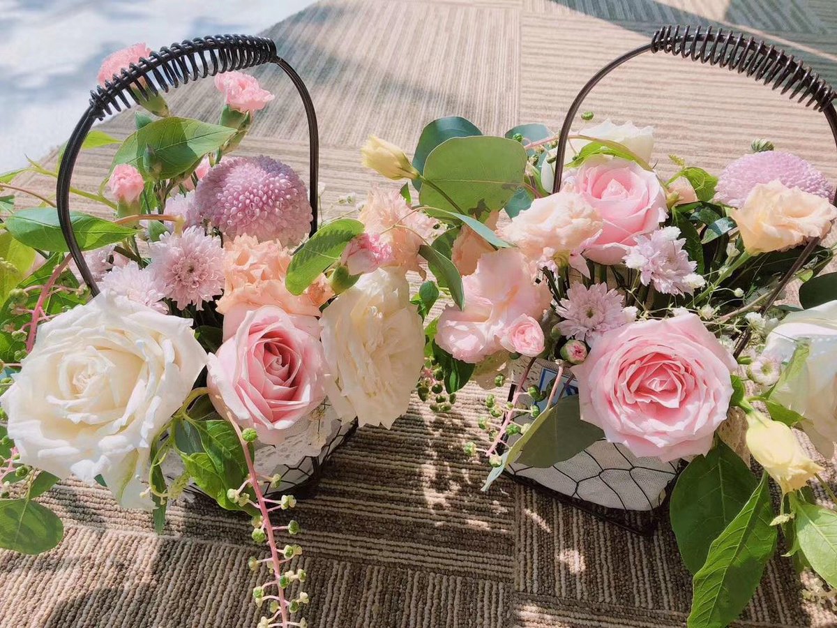SpaceWeike's tweet photo. 🙋‍Imagine taking an hour out of your busy 💻 #work and concentrating on planting a bunch of 💐 #flowers. 🎈🎈How beautiful and romantic! At #WeikeSpace, we held a #flowerartcontest, making our #workinglife more exquisite👏. Wanna start your #career here? https://t.co/Ajhq6O2mST