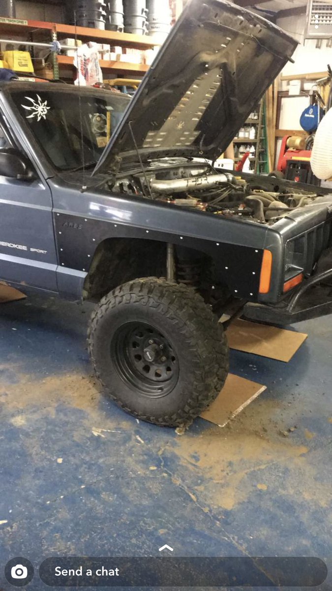 CherokeeTrails's tweet photo. Hell yeah. Got my armor on👋🏼 #Cherokee #jeep #jeeplife #jeepcherokee #jeepwave https://t.co/wVtgfRGjzr