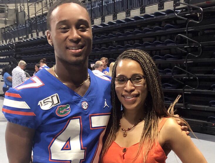 nickyboothe's tweet photo. @Adifferentone3 and his #1 fan! ♥️ #GatorsFanDay @GatorsFB 🧡🐊💙 https://t.co/bt1qsdsGFn