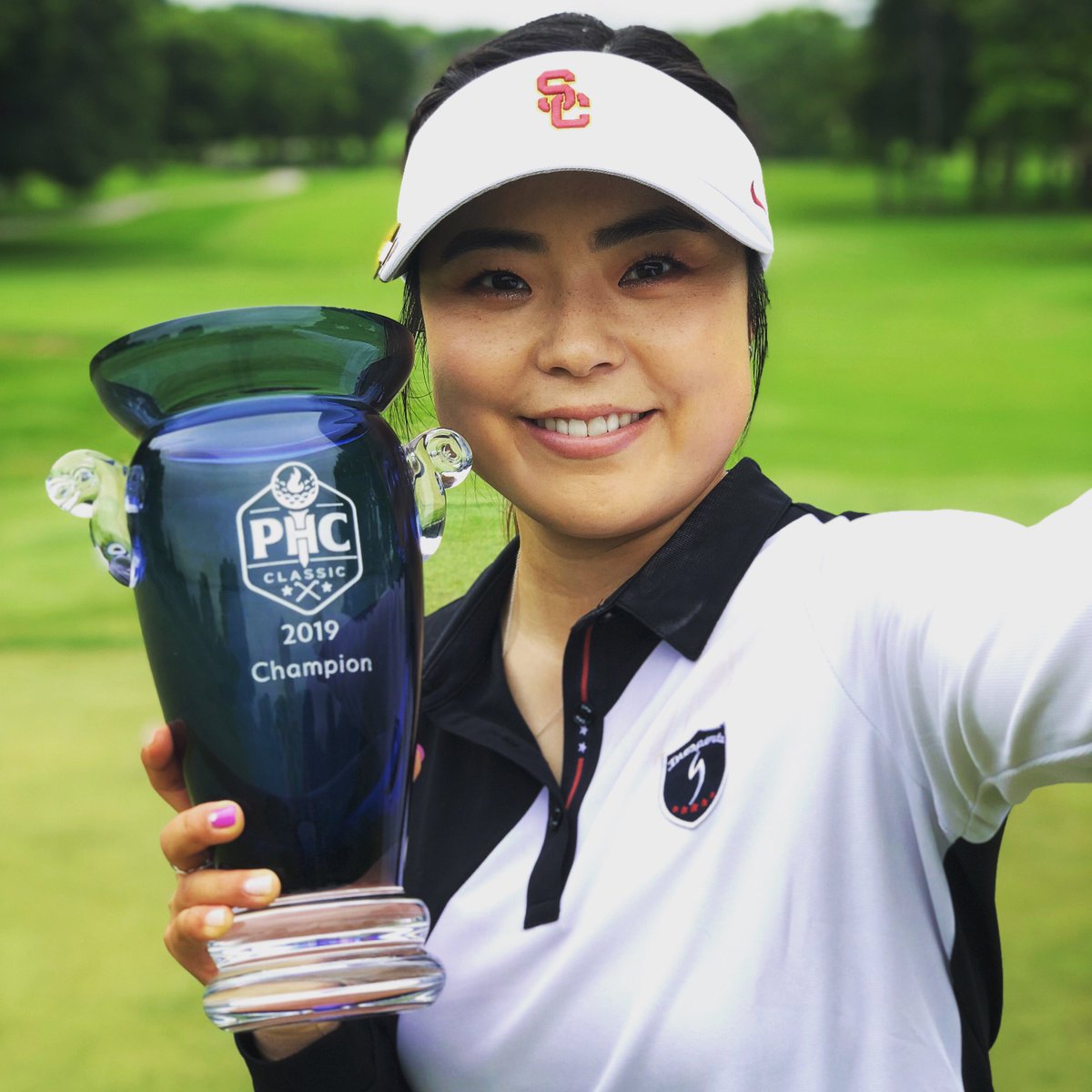 EpsonTour's tweet photo. 2019 #PHCClassic champion and now back-to-back #Road2LPGA champion @robynnhyr π #DriveOn #WinnerSelfie https://t.co/W91RrL03e9