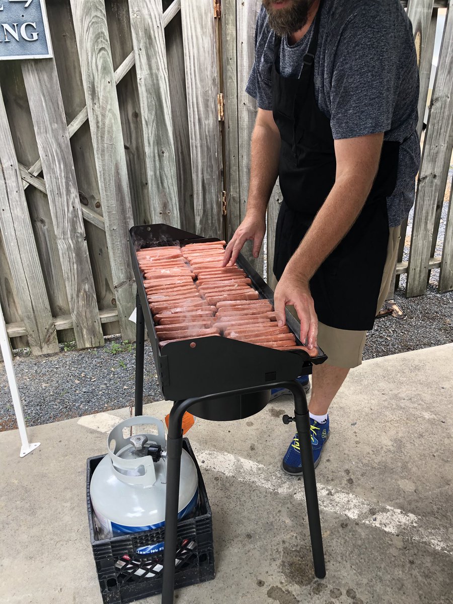 Turf_Kid's tweet photo. Looking for to a great week with @JohnJeffreys3 @klgentry88 and the rest of the @PinehurstResort staff for the 119th @USGA US Amateur! Fortunately @TorreyBoman and the rest of the @SiteOneSupply staff can cook! #icantcook #callthecaterer https://t.co/mJUKJ7963F
