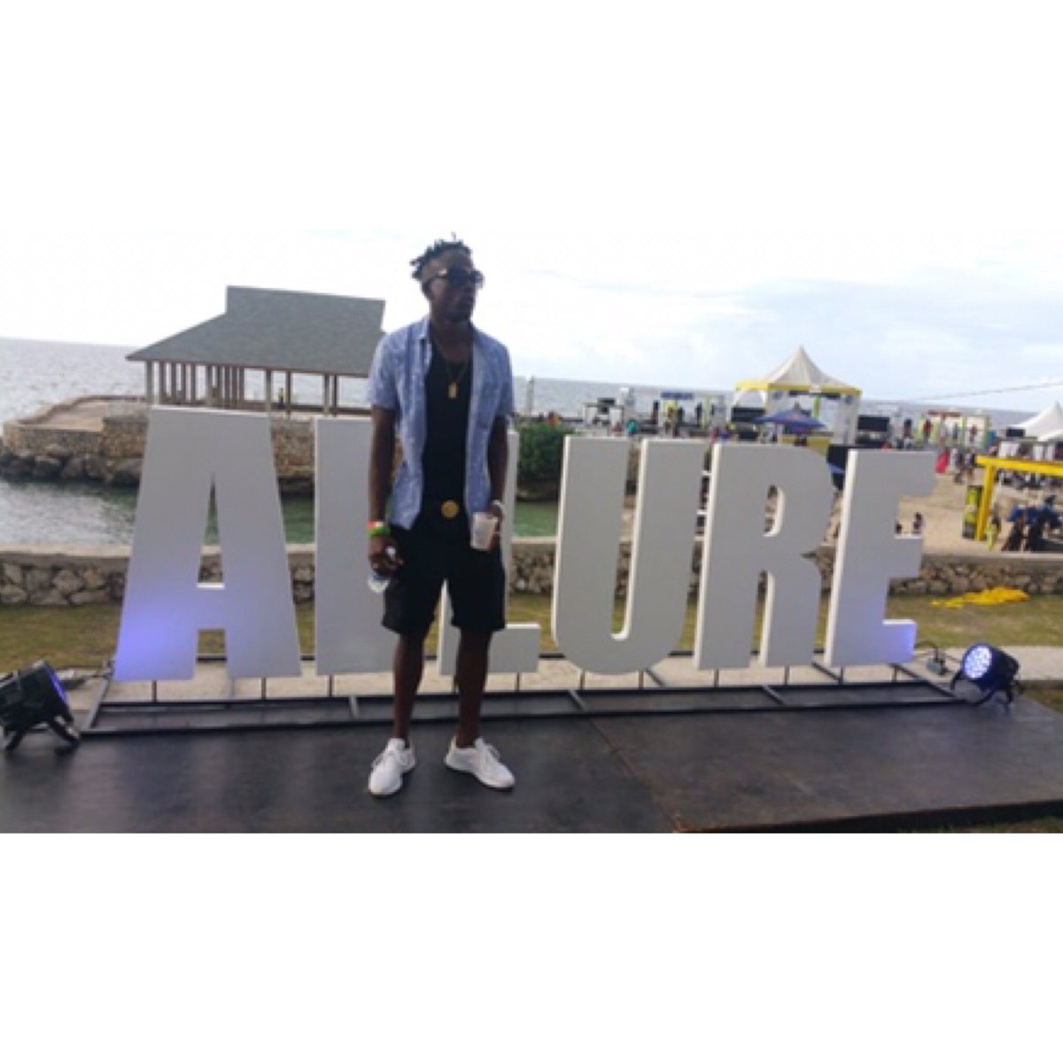 ShaneMorris15's tweet photo. FRESH PAINT 🎨😎 You Know Man A Star Boy From Day One.... 🇯🇲⭐️ #allurejamaica2019 #thebestdayever #thegreatweekendja #allureja #thenetworkjam #jamaica #shanefashion https://t.co/wX5W8M3Elm