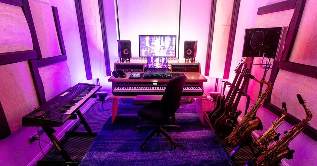 output's tweet photo. We're seeing Platform through rose-colored glasses in @benjaminharrisonmusic's home studio. ๐
#repost #inthestudio #musicproducer #makingbeats #outputplatform #studiodesk #homestudio https://t.co/zHSjAS8cpJ