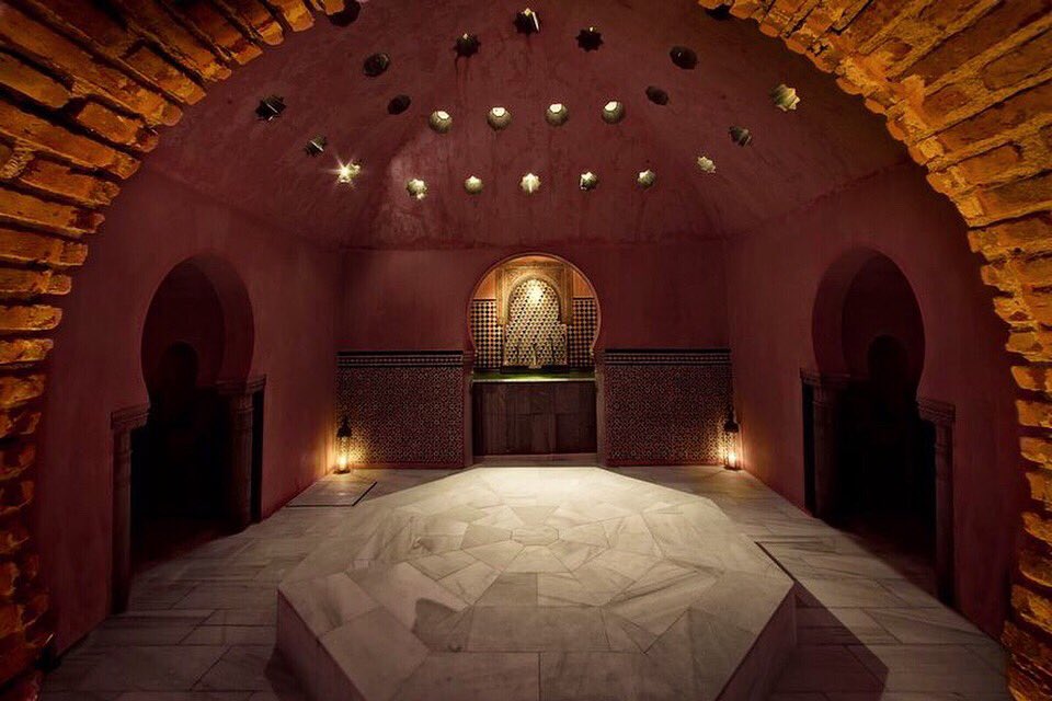 Join us as we go on a digital exploration of Hammams around the world! This week we travel to Granada’s @hammamalandalus. Housed in a building from the 14th century, this Hammam is a recreation of public baths that archeological finds suggest were the first Moorish baths in Spain