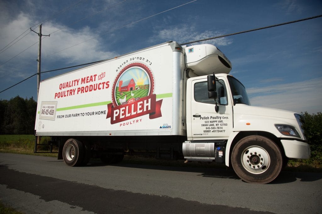 Masbia's tweet photo. Back to #Fleishigs

#PellehPoultry Makes Huge #Donation of #HighEnd #Quality #Kosher #Chicken to #FeedTheNeedy at #Masbia.

YOU can help too. Check out today's blog post here: https://t.co/ioEmtFDrUB

#MasbiaCommunityPartners #FoodRescue #mitzvah #tzedakah #FoodDonation #NYToday https://t.co/NiwAePUVPr