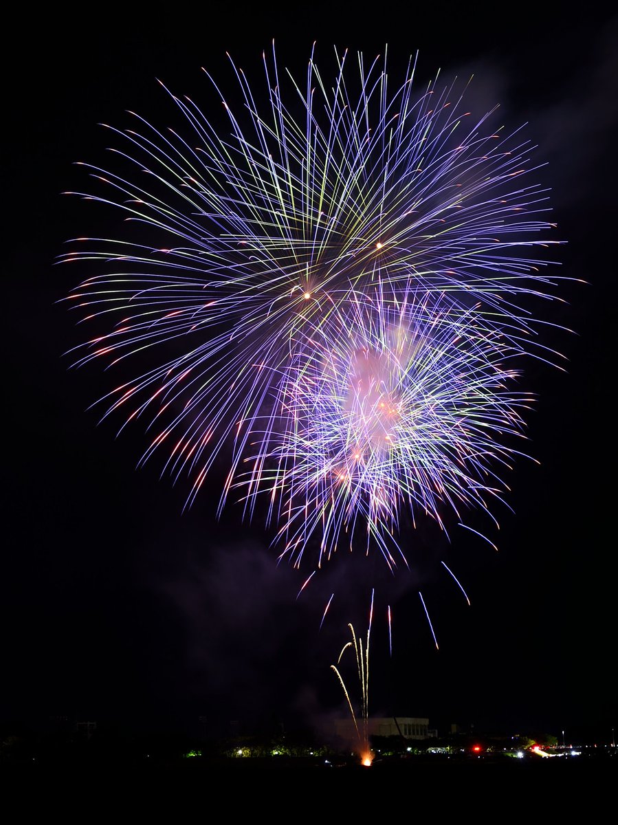 ykkn_cbs's tweet photo. 🎆
「たつの花火大会」(3/6)
🎆
#夏の風物詩 #花火 #花火大会 #打ち上げ花火 #たつの #兵庫 #Fire_flower #Fire_works #japan #japan_of_insta #art_of_japan https://t.co/kfvGKhTG8D