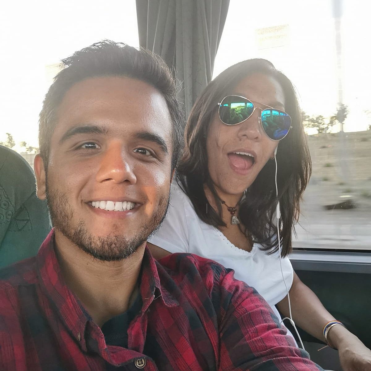 STOREPCGAMESVZ's tweet photo. Saludoss, pasando el día con una gran amiga, y dándole fuerte https://t.co/mkEk0ooGVN