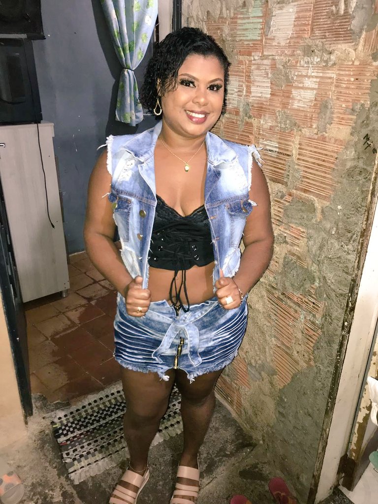 22dayday's tweet photo. Sustentaaaaa!!!! #Localizando 😎💛 https://t.co/Ev9nF1Mb6O