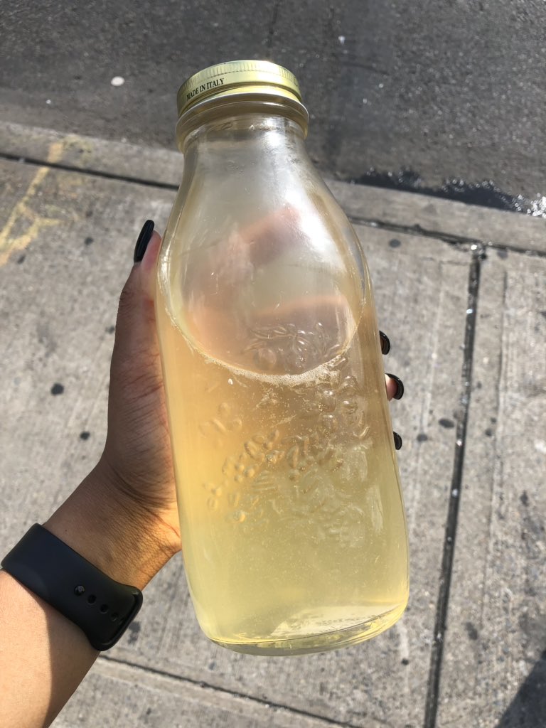 bkjuni's tweet photo. A delicious and healthy alternative to Sprite and/or 7 Up and it consists of three ingredients: Sparkling mineral water, key lime juice, &amp; raw agave. 

I never crave soda, but for those who do, feel free to try this recipe out. https://t.co/YhWyRZ2FbD