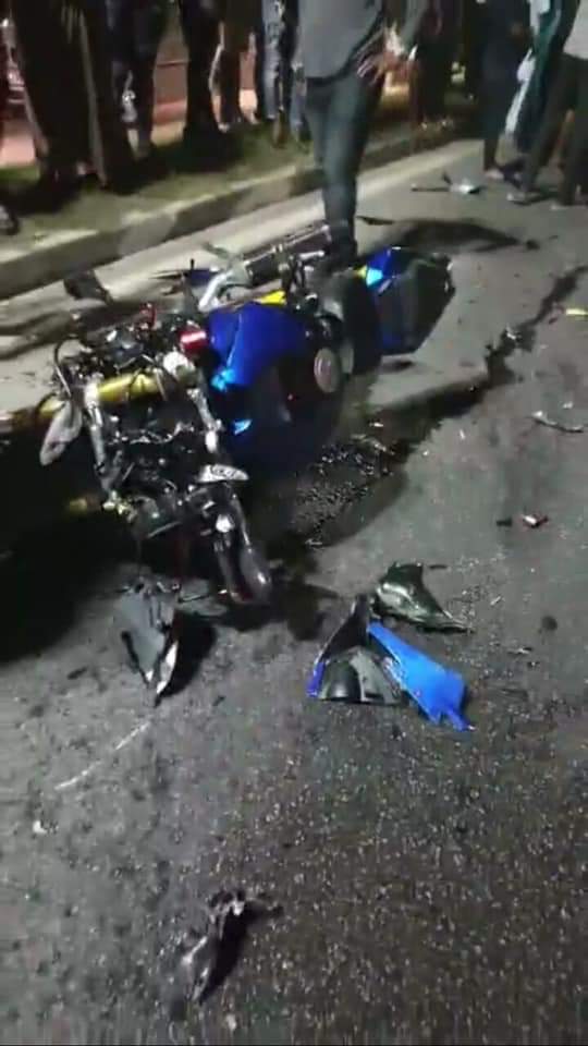 Tety33880986's tweet photo. accident très grave au niveau de Paris baguette pharmacie 7 angré unions de prière pour DJ Arafat😭🇨🇮 https://t.co/HZfJOxOqdJ