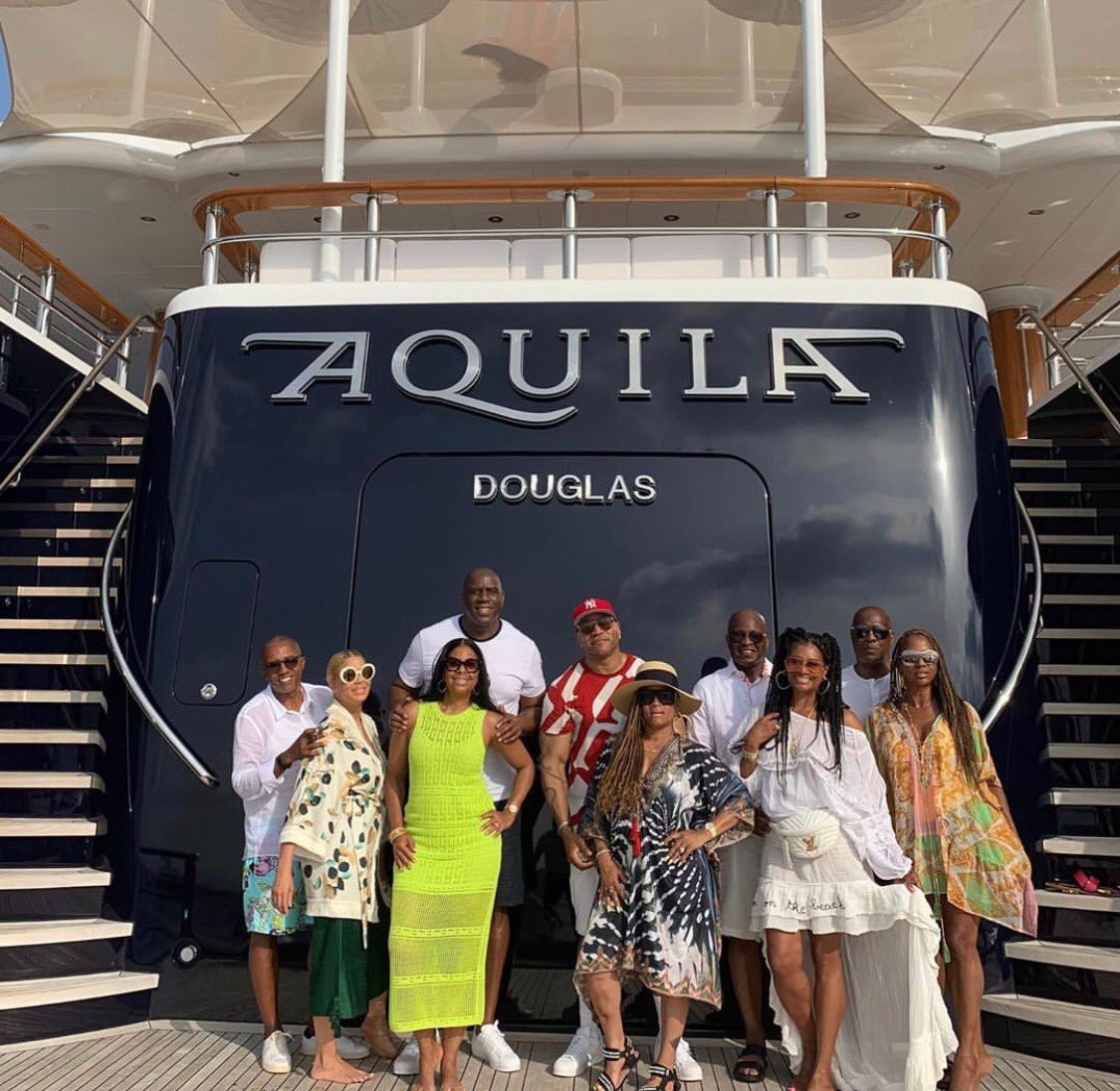 llcoolj's tweet photo. Great times with great people!!! 💪🏾💪🏾💪🏾💯💯💯 #grownfolkvacay @simoneismith @MagicJohnson @cjbycookie @hollyrpeete @RodneyPeete9 @f3cooper @ninawc @KevinLiles1 @erikaliles https://t.co/n4x3OA4LHK