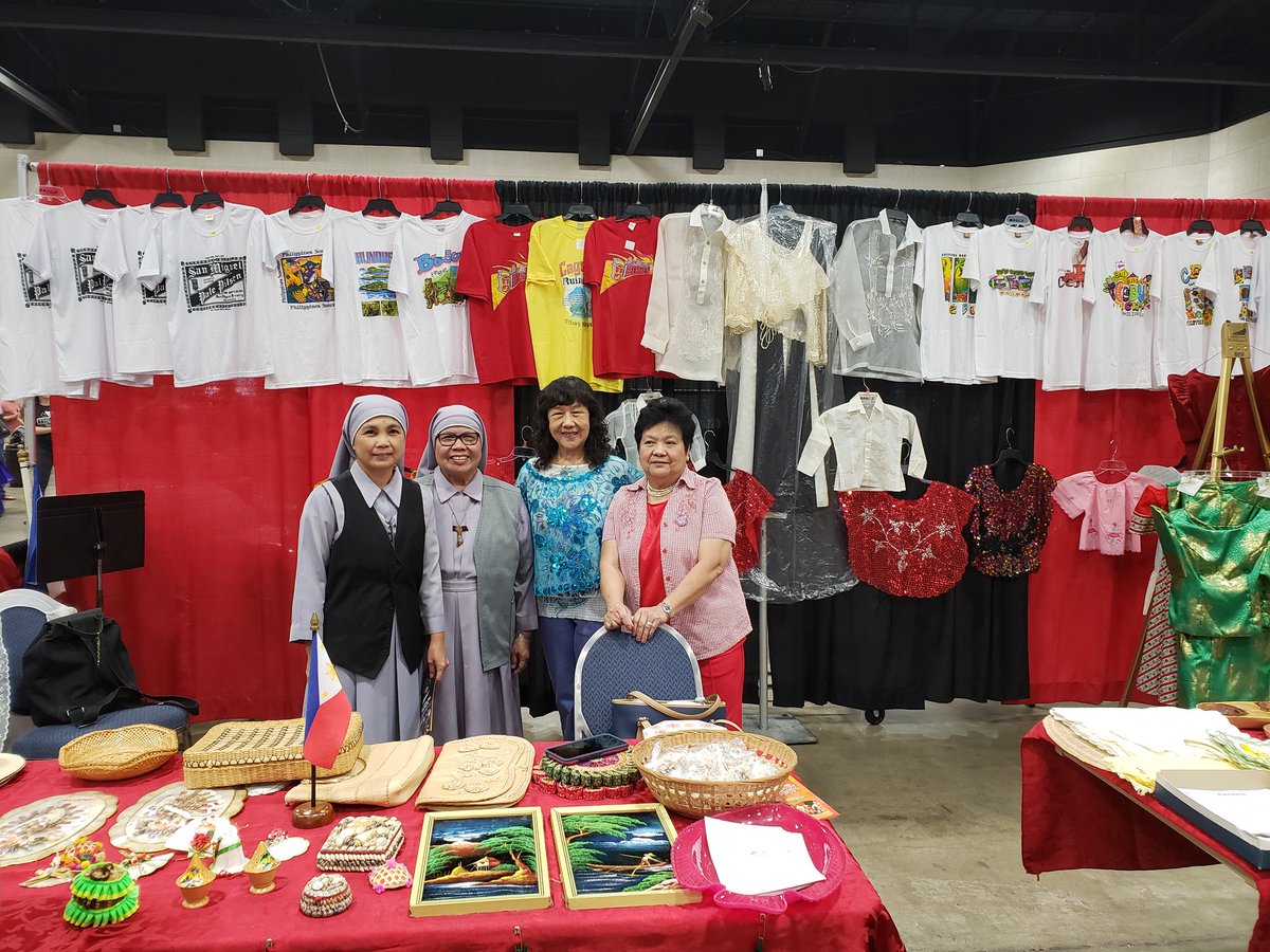 jesusspouse's tweet photo. The Filipino community had a booth at #IgnitePeoria
@peoriacounty @PeoriaCivicCntr @CityofPeoria_IL https://t.co/mvKpCvVojT