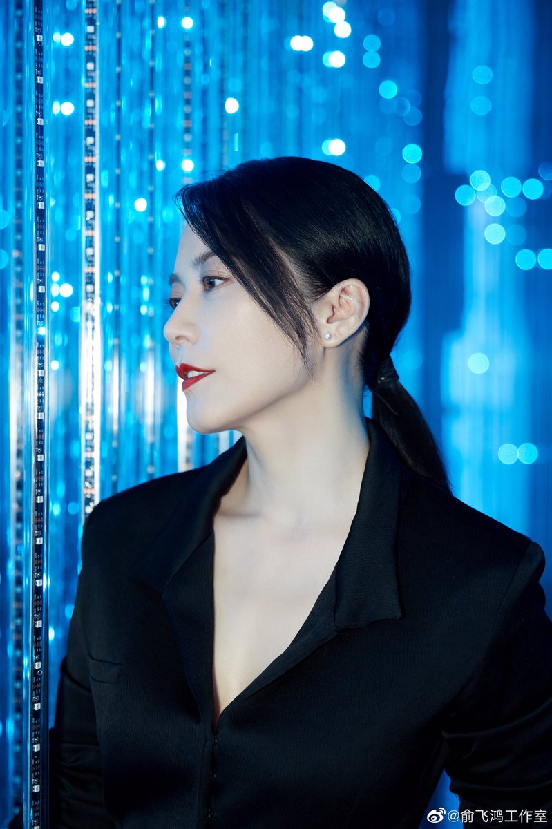 dramapotatoe's tweet photo. Yu Feihong is elegant in black for Lancome's 'Little Black Bottle' exhibition

#俞飞鸿 #yufeihong #fayeyu https://t.co/4GgbmukU0h