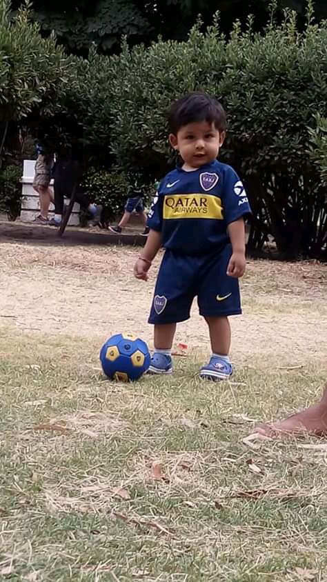PampaAranda's tweet photo. Hace unos meses le contaba esta linda historia en mi viaje a #SanJuan, acá se los presento #LaureanoXeneizeNuñez, vamos a tratar de cumplirle el sueño  a su Papá para que venga a la  #Bombonera. Seguramente los amigos de @BOCASocialcabj me darán una gran mano. https://t.co/A6GMmhaWxa