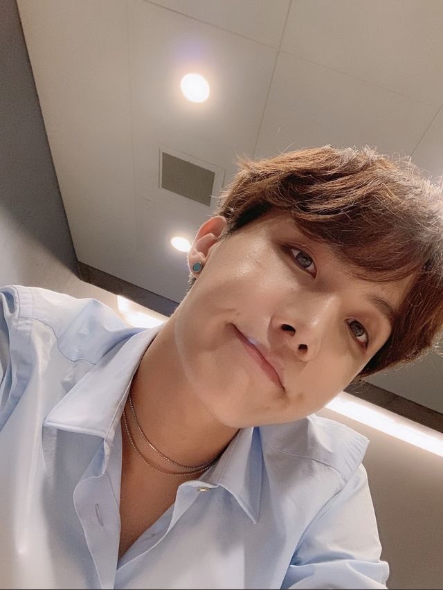 atlasv04's tweet photo. some of y’all don’t get enough of hoseok and it shows, i’m just doing y’all a favor.
a thread https://t.co/D5JXoVw9Ce