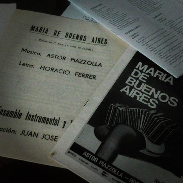 horacio_ferrer's tweet photo. #mariadebuenosaires  #alevare Acto I ... Ahora que es la hora y que un rumor de yerba mora ... ... Transnocha en tu silencio, por un poro de este asfalto ... ... Yo abre de conjurar tu voz, María de Buenos Aires ... #horacioferrer #piazzolla #tango #oper… https://t.co/hiLmUIQtWu https://t.co/5fWpuZnLBd