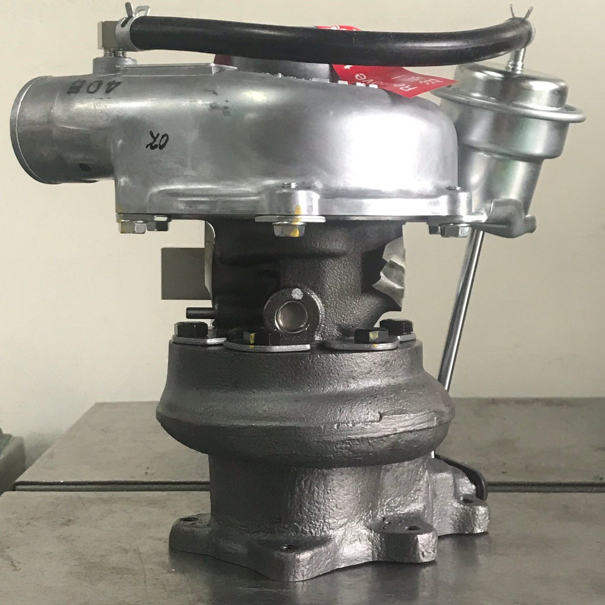 YuMingCo's tweet photo. Turbocharger 

#katocrane
#MR100LspV
#kato
#Hino
#WO4C https://t.co/dcQpwB72E4
