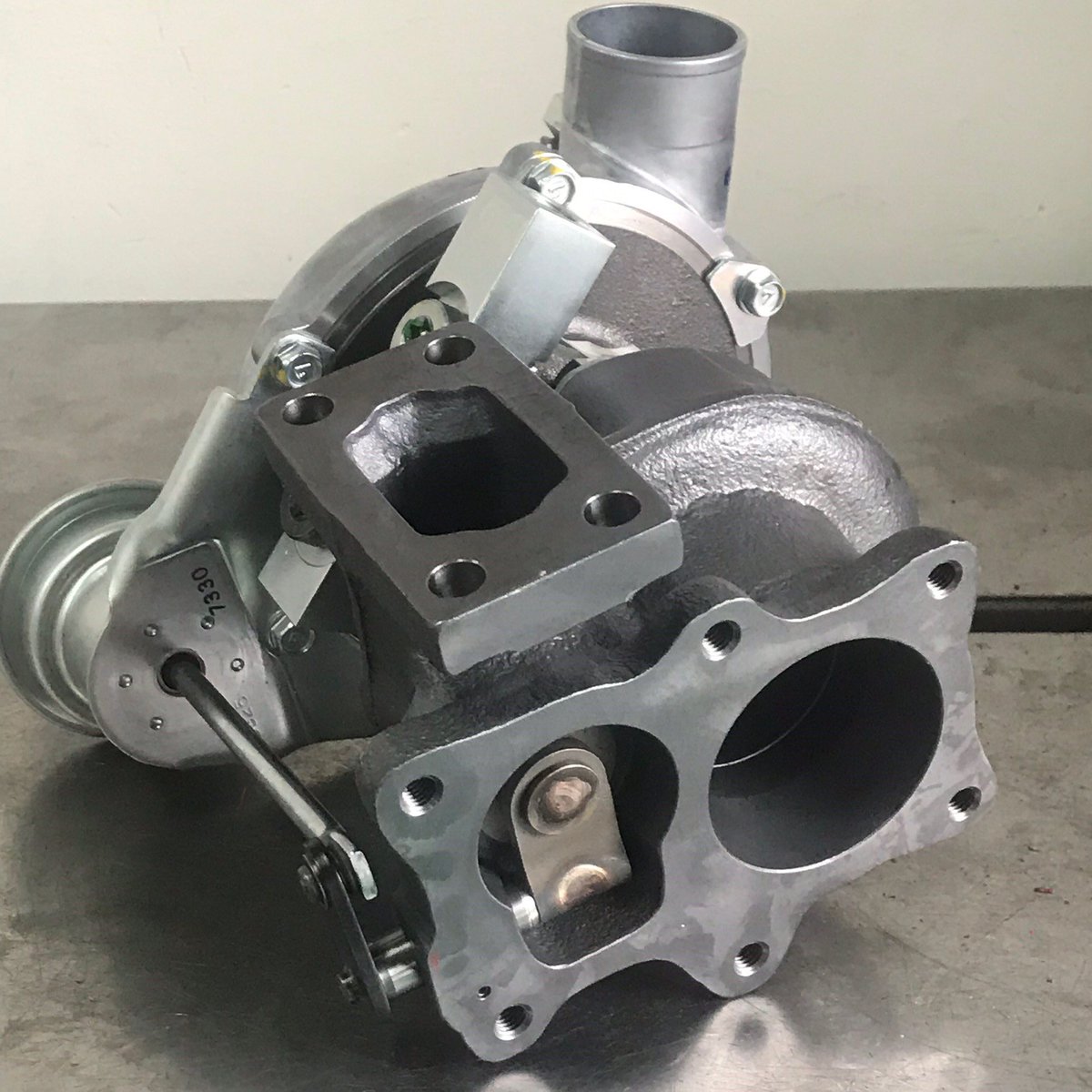 YuMingCo's tweet photo. Turbocharger 

#katocrane
#MR100LspV
#kato
#Hino
#WO4C https://t.co/dcQpwB72E4