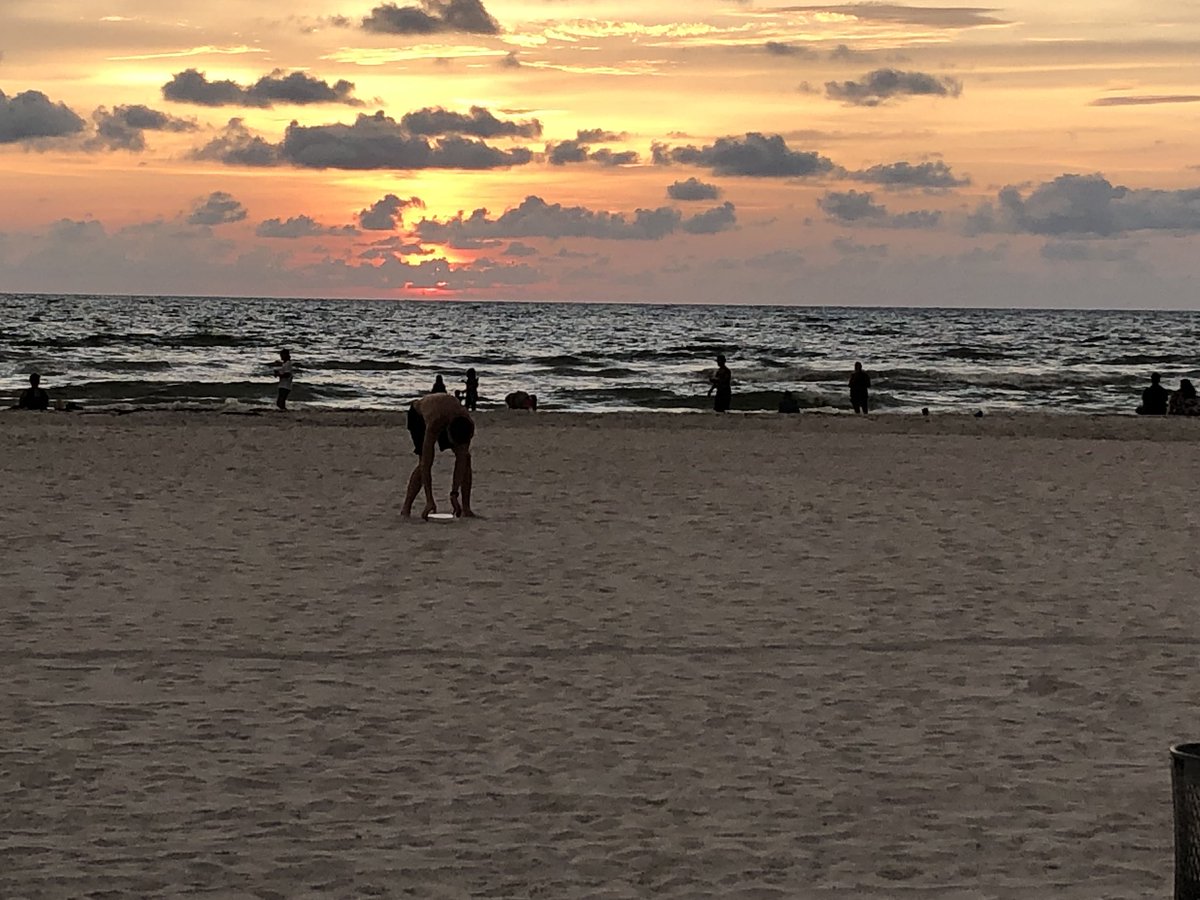 jclem5150's tweet photo. #clearwaterbeachsunset https://t.co/ExmAk60D12