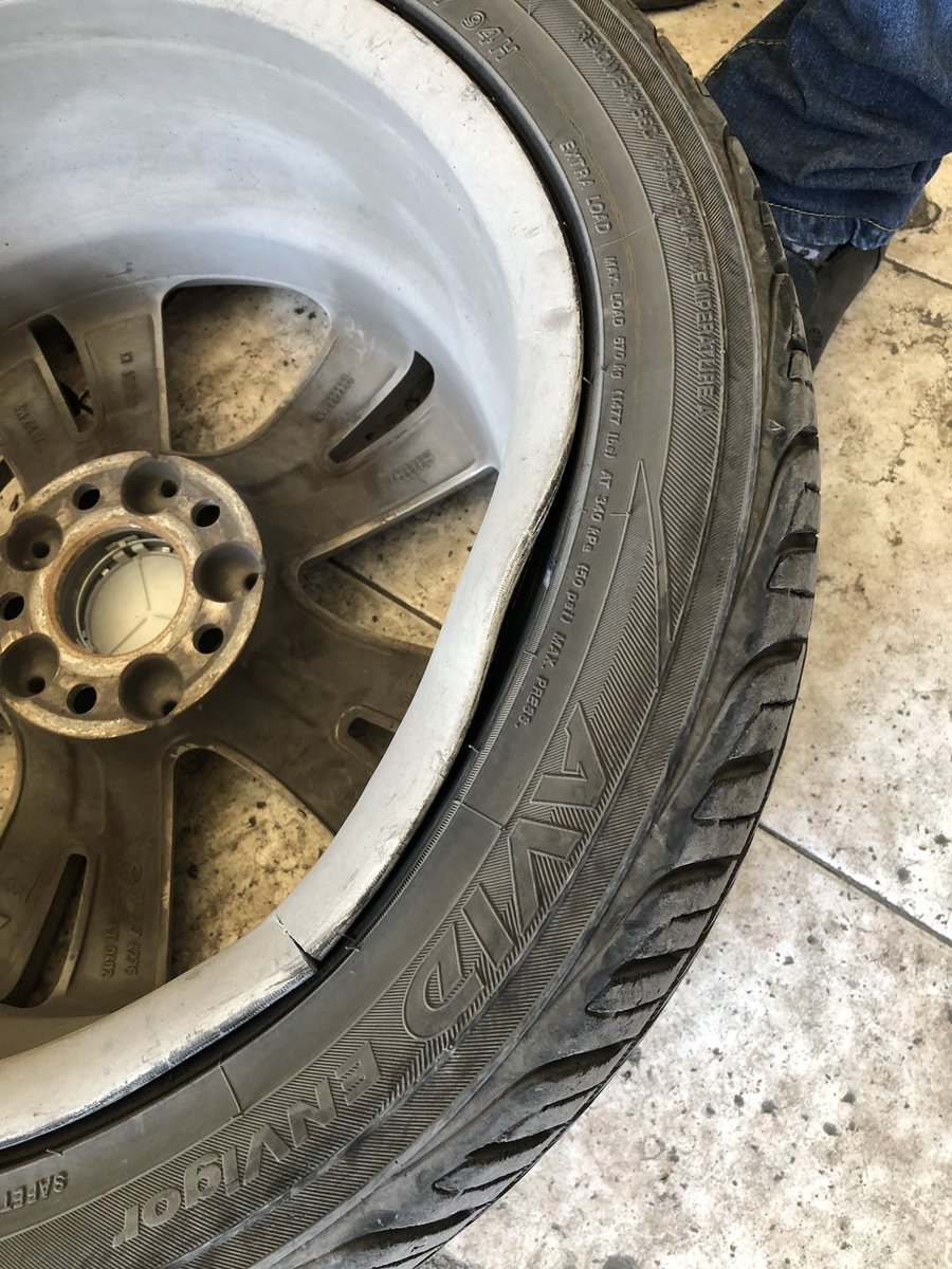 osalag's tweet photo. @AdrianDeLaGarza cómo para cuando podremos disfrutar las calles sin baches ? @RcNL_ @mtygob https://t.co/czEf2OpwhR