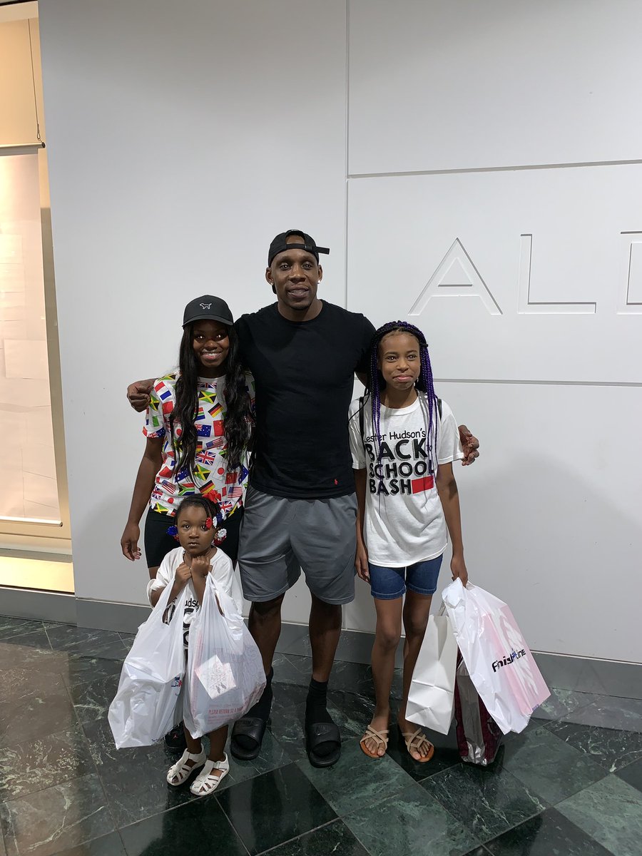 Lester26Hudson's tweet photo. Took the winners of my back to school bash shopping today glad I can blessed others while being blessed #teamhudson https://t.co/LJlzF8KmWR