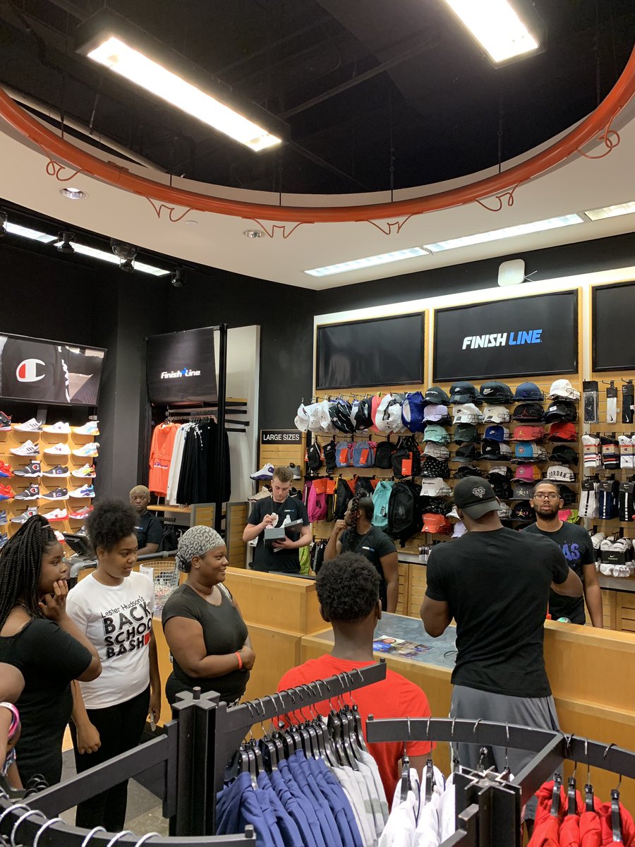 Lester26Hudson's tweet photo. Took the winners of my back to school bash shopping today glad I can blessed others while being blessed #teamhudson https://t.co/LJlzF8KmWR