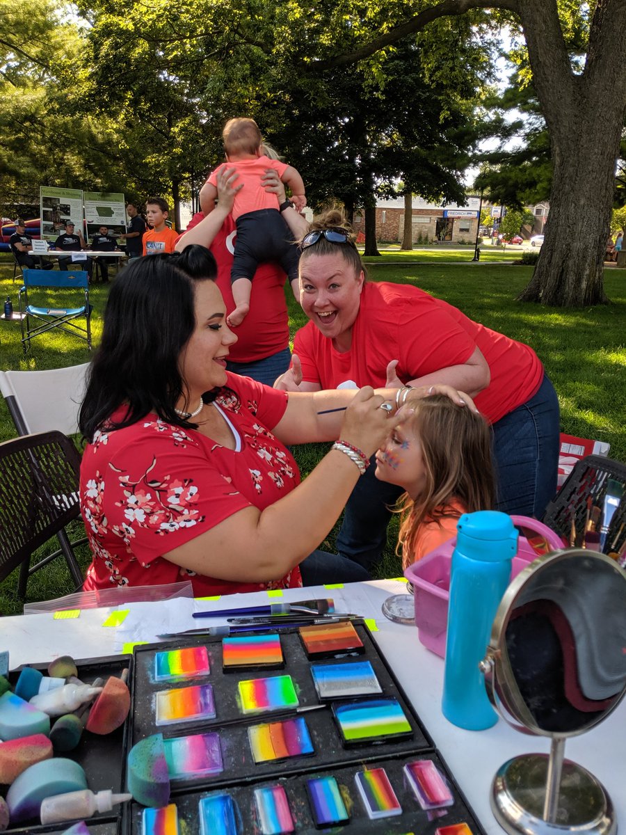CeexBee27's tweet photo. 1170 had a GREAT night at #NationalNightOut2019 Beauty Consultant Joy spent the night Face painting kids in the Ames Community!!  Thank you #AmesPD for hosting such an awesome event! https://t.co/57ZERAOo8g