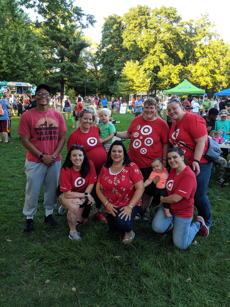 CeexBee27's tweet photo. 1170 had a GREAT night at #NationalNightOut2019 Beauty Consultant Joy spent the night Face painting kids in the Ames Community!!  Thank you #AmesPD for hosting such an awesome event! https://t.co/57ZERAOo8g