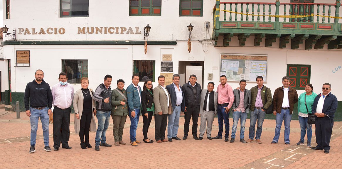 Un ‘pacto de caballeros’ entre candidatos a la alcaldía de <a href="/SotaquiraBoy/">ALCALDIA SOTAQUIRA</a> . Sotaquirá bicentenaria. Salomón Buitrago Fonseca, Alcalde 2019. 
sotaquira-boyaca.gov.co/registraduria-…