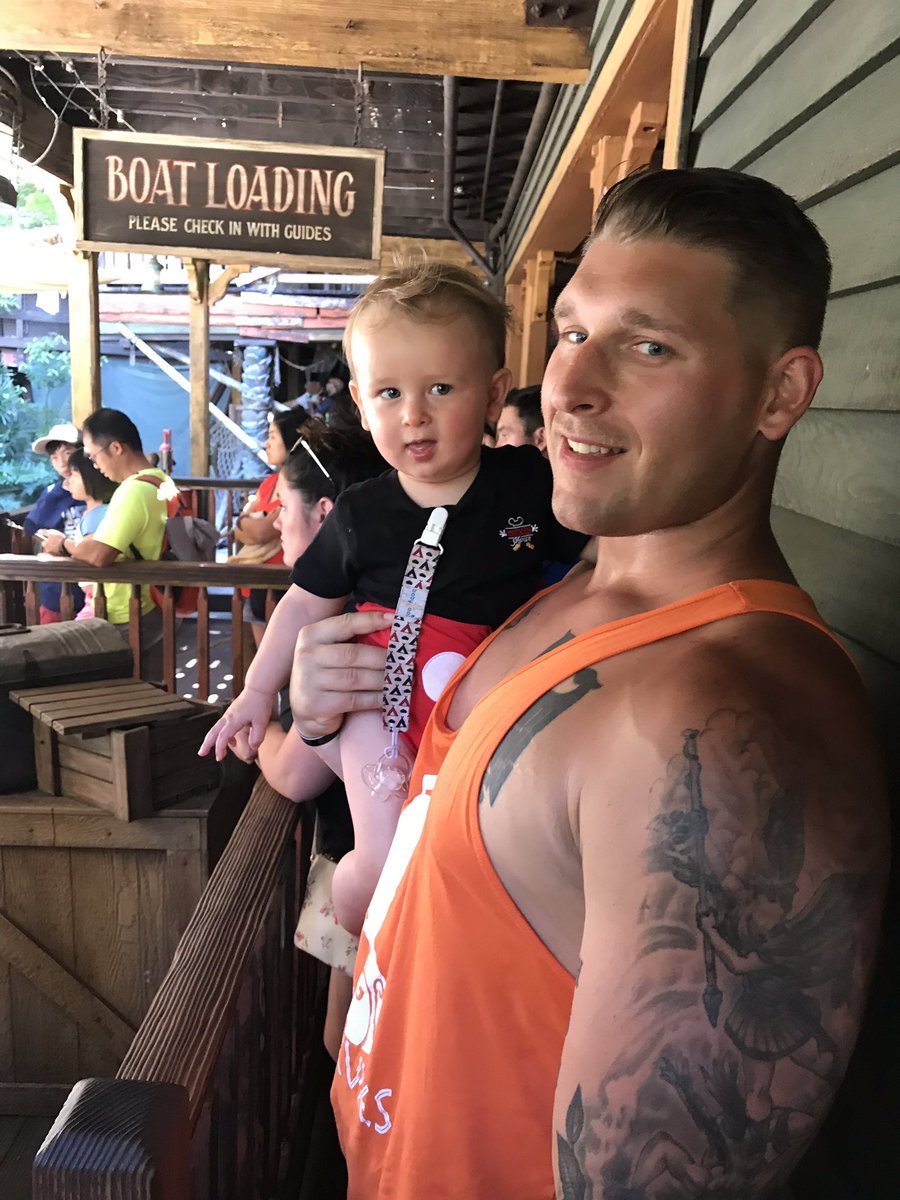 kierlowe's tweet photo. #dilfsofdisneyland https://t.co/4kxHk7jiXt