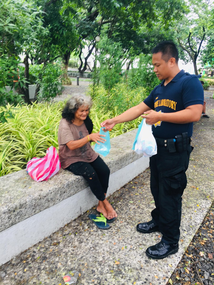 BulacanCrimeLab's tweet photo. #OCAChallenge #PulisGoodDeeds #PulisMatulungin @CrimeLaboratory https://t.co/bYI8F60HF4