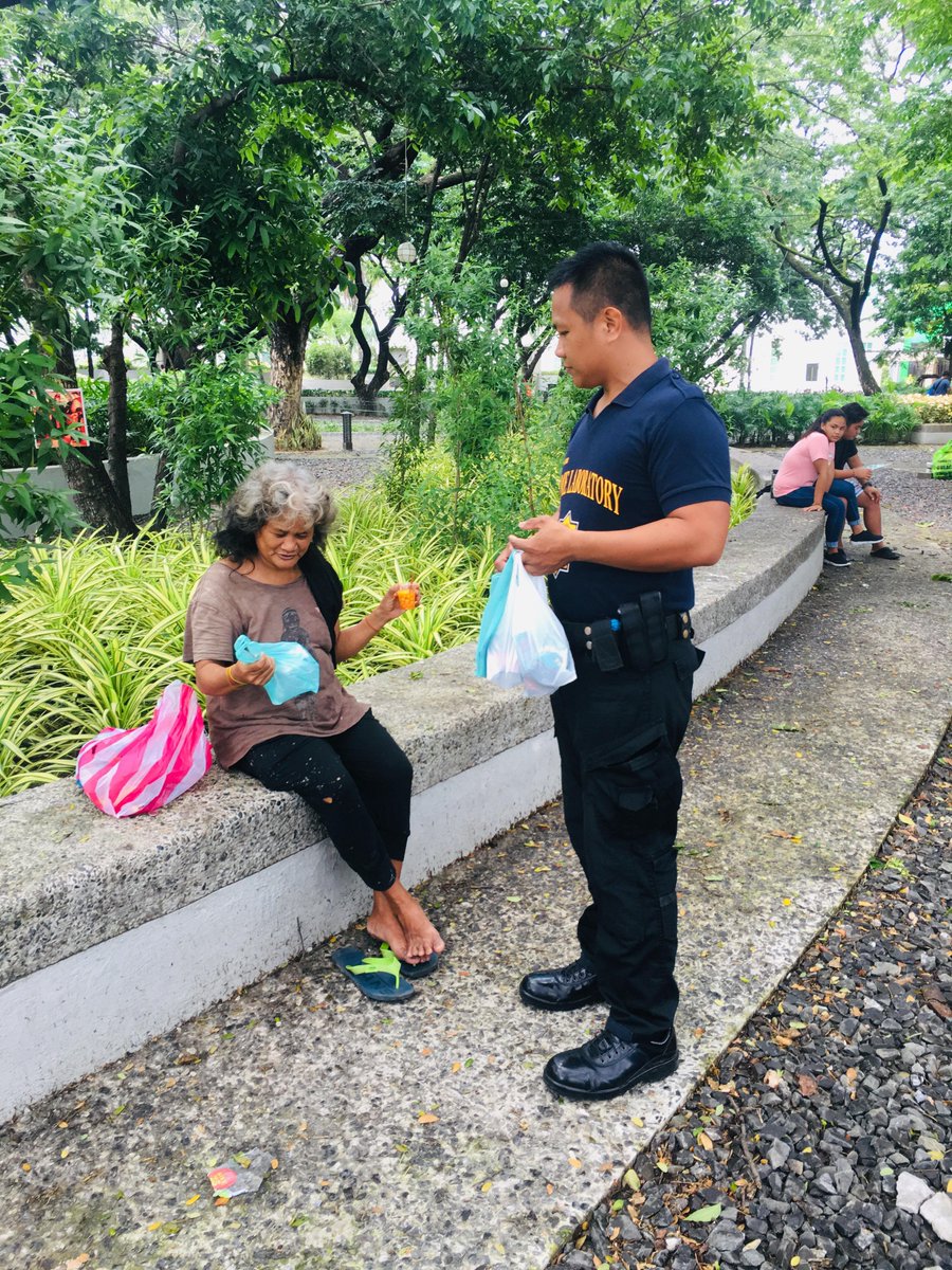 BulacanCrimeLab's tweet photo. #OCAChallenge #PulisGoodDeeds #PulisMatulungin @CrimeLaboratory https://t.co/bYI8F60HF4