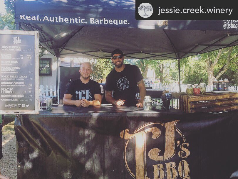 tjsbbqcatering's tweet photo. @tjsbbqcatering in the Vineyard! Whoever said BBQ only goes with brews was wrong... very wrong! Come out to enjoy some bbq, Live Music, and of course WINE!!!! We couldn’t  ask for a more gorgeous Sunday! https://t.co/VGofirJO8v