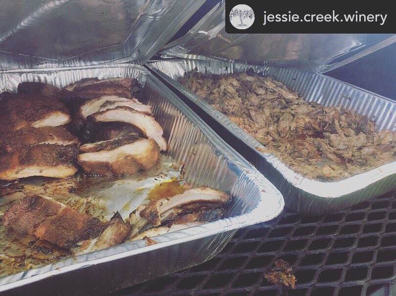tjsbbqcatering's tweet photo. @tjsbbqcatering in the Vineyard! Whoever said BBQ only goes with brews was wrong... very wrong! Come out to enjoy some bbq, Live Music, and of course WINE!!!! We couldn’t  ask for a more gorgeous Sunday! https://t.co/VGofirJO8v