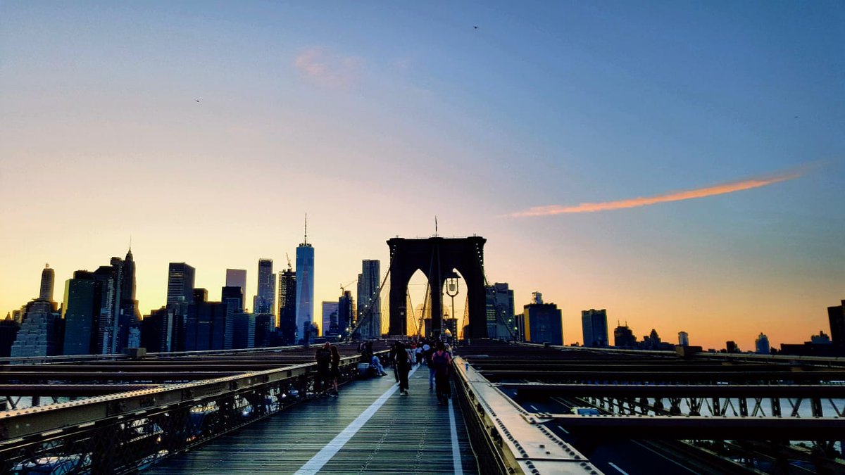 MagyLamvohee's tweet photo. Good night from Brooklyn Bridge. #brooklyn #brooklynbridge #nyc #newyork https://t.co/Iue9ZQ7LWS