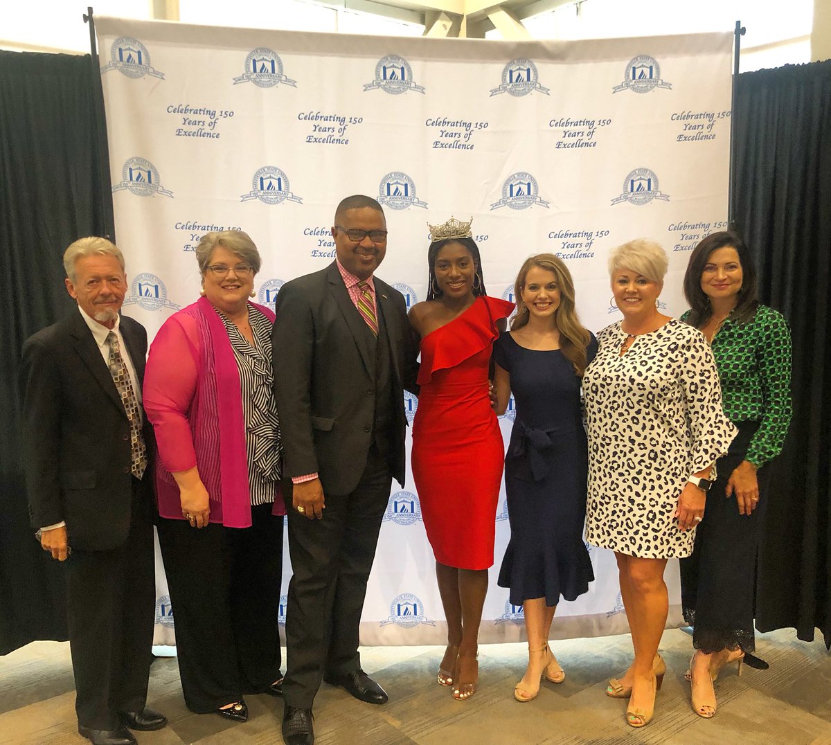 •Celebrating our Miss America👑
Today, Nia served as the guest speaker at the Fayetteville State University Freshman pinning ceremony. It was an honor to be invited to attend the luncheon following the ceremony. Thank you to Juanette Council and FSU leadership for inviting me✨