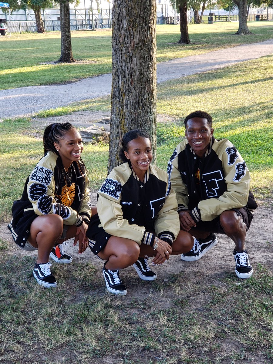 cgwill73's tweet photo. I thank God every day for waking me up, my family, and all the blessing he has bestowed upon us. God is good! #WilliamsDNA #MiFamilia #blessed #track4life #trackfamily #RichmondElite #fosterhighschool #fosterhighschool https://t.co/iX5C8UesYm