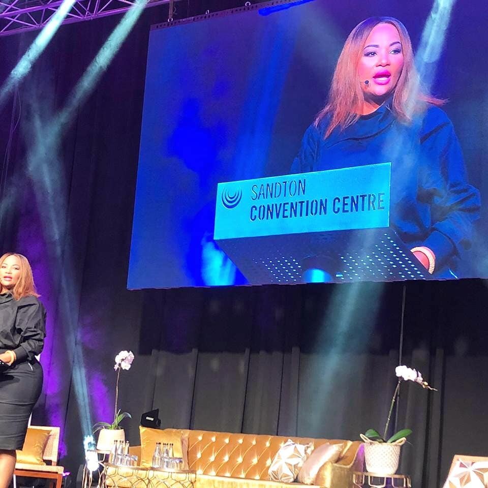 SibaMtongana's tweet photo. What an honour it was last week to speak at the FNB Business Women's Breakfast hosted by @FNBSA and @kayafm95dot9 at the Sandton Contention Centre alongside leading powerful, thought leading and influential women from different industries in South Africa.✊🏽🇿🇦 #WomensMonth #FNBWB https://t.co/wPjqFIsST7