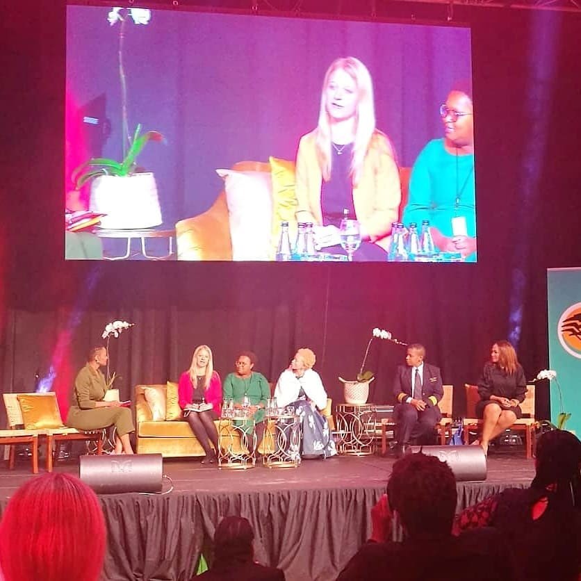 SibaMtongana's tweet photo. What an honour it was last week to speak at the FNB Business Women's Breakfast hosted by @FNBSA and @kayafm95dot9 at the Sandton Contention Centre alongside leading powerful, thought leading and influential women from different industries in South Africa.✊🏽🇿🇦 #WomensMonth #FNBWB https://t.co/wPjqFIsST7