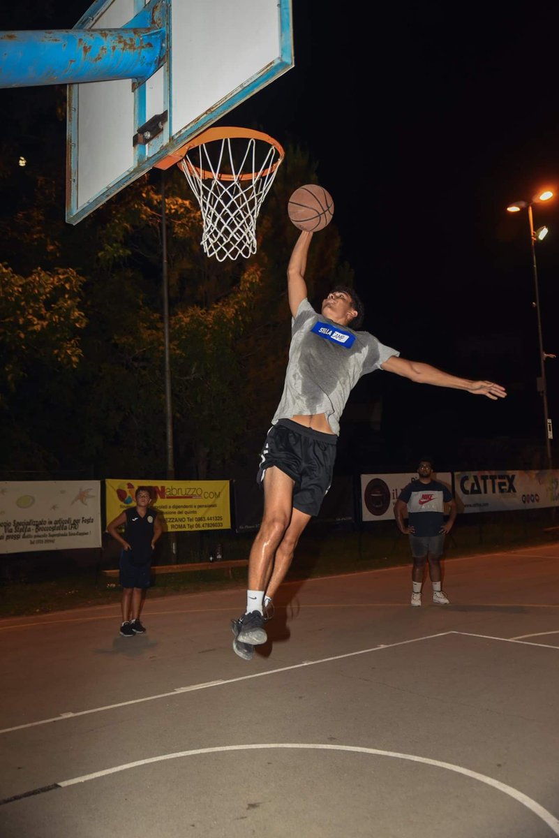 RVennettilli's tweet image. Take off... 🛫👀 #strabasket2019